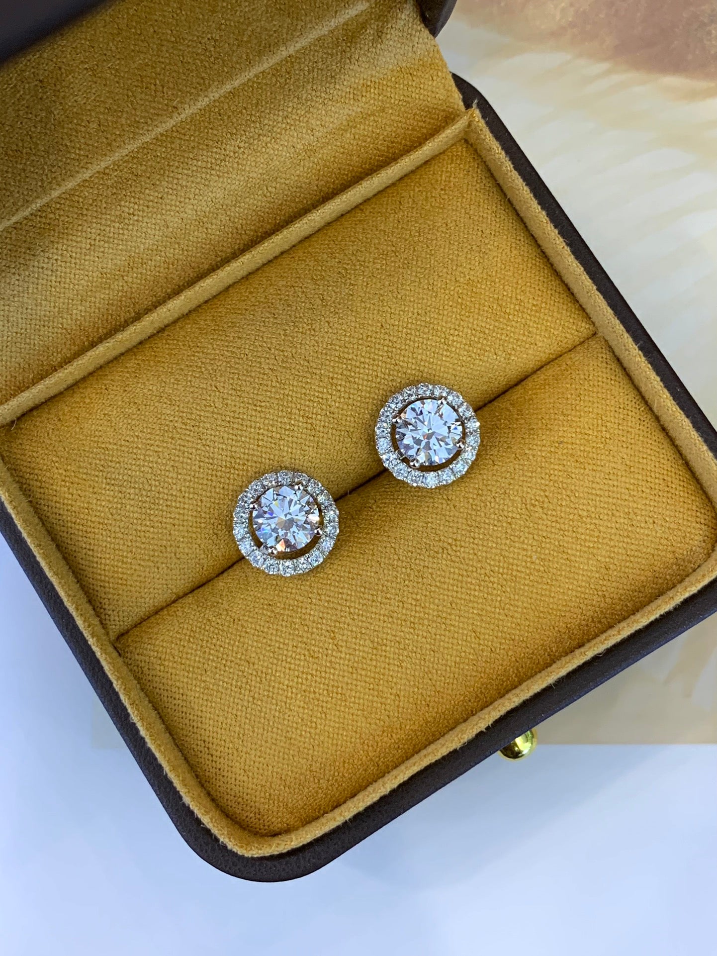Minarka Studs