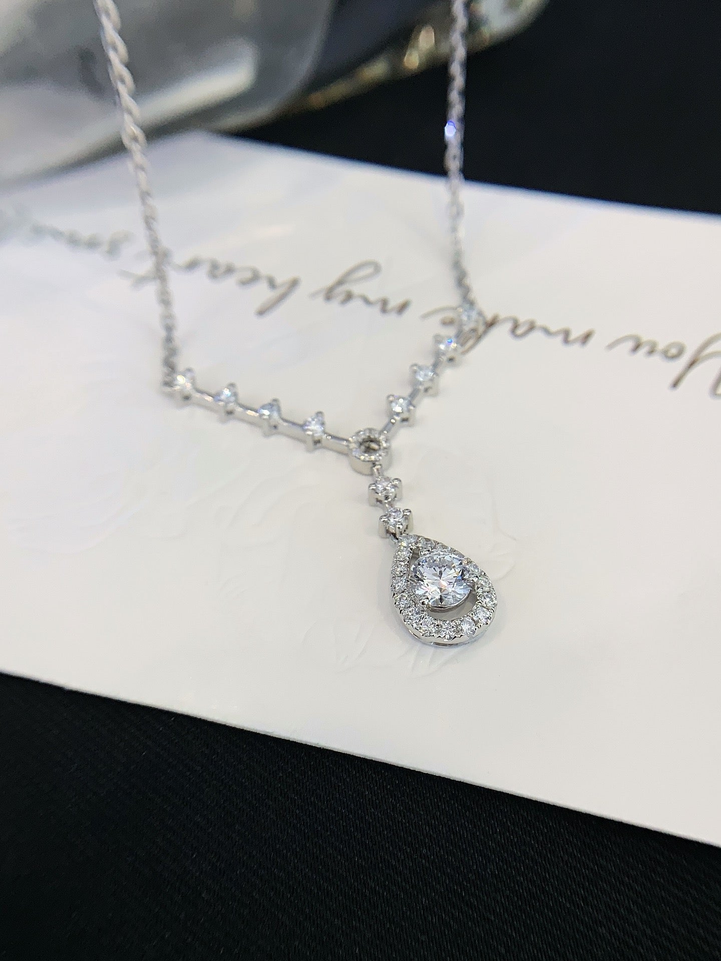 Teardrop Lariat